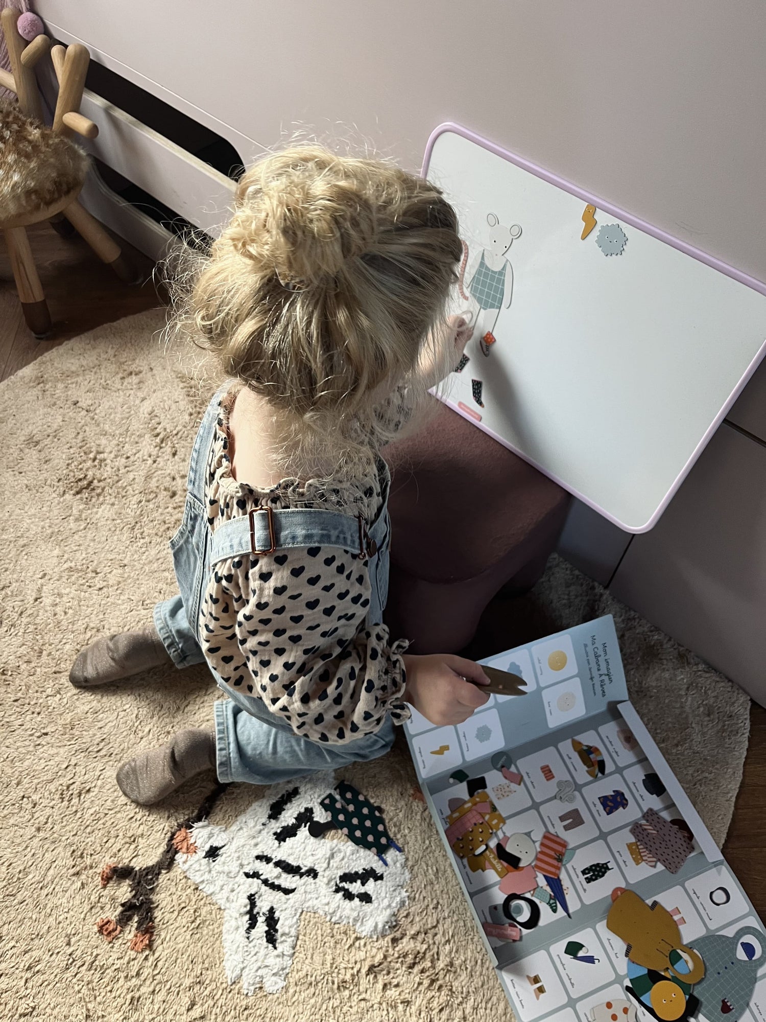 tableau magnétique et aimant souris à habiller - paper dolls