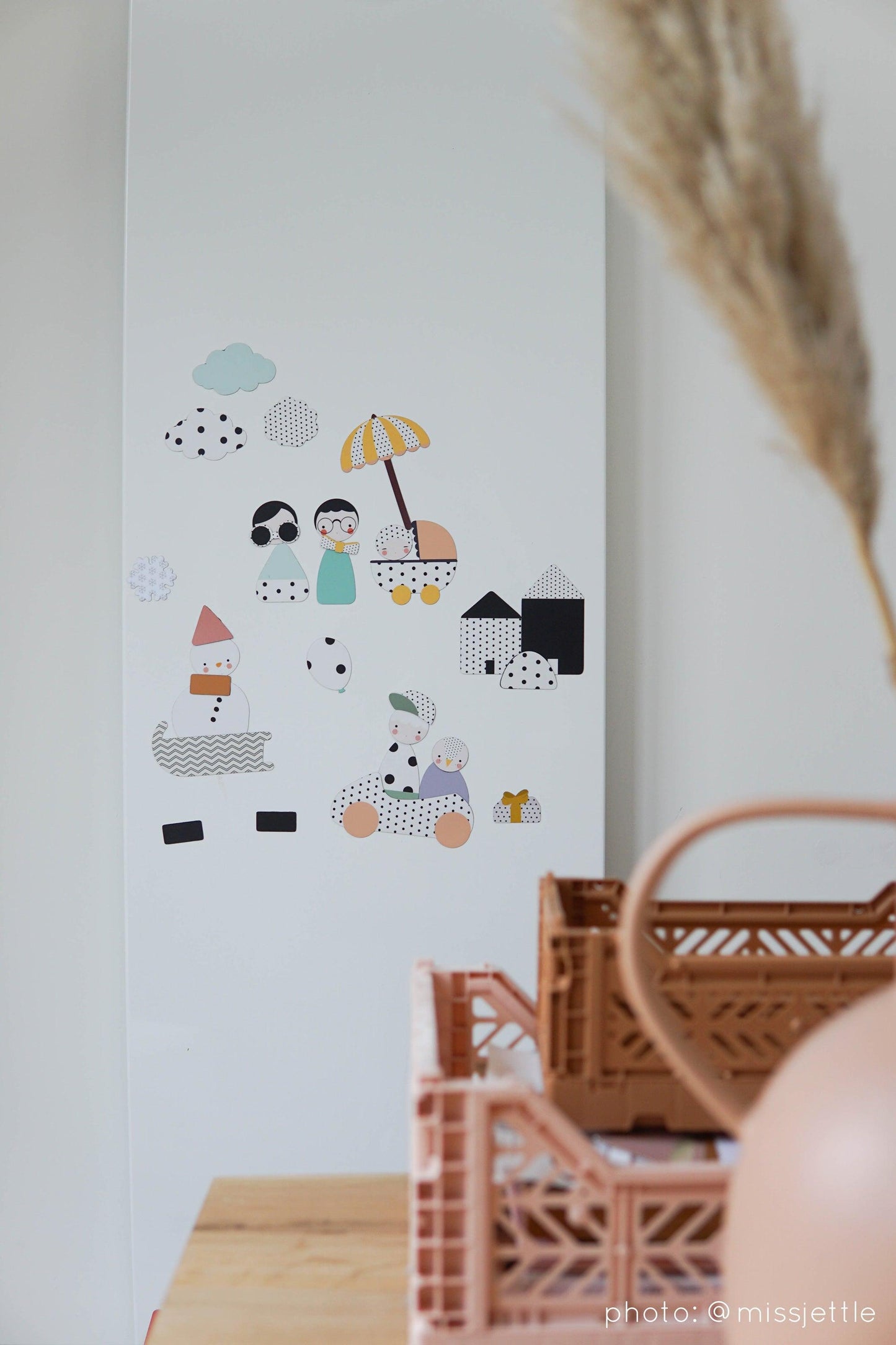 Magnet aimant jeu éducatif magnétique Fabrikapois motif bébé poussette jeunesse imaginaire forme tête pois design intérieur caisse
