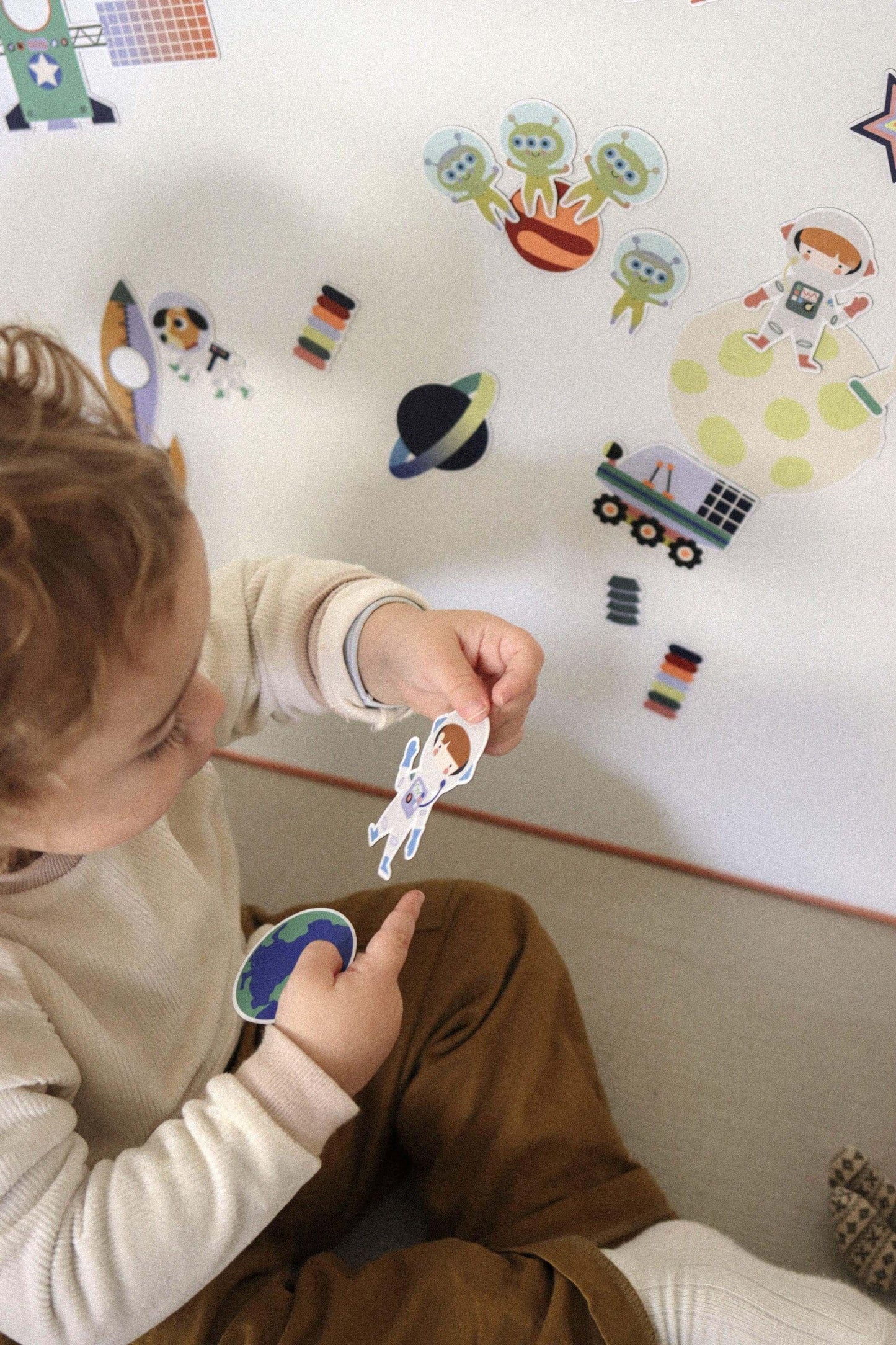 jeu magnétique sur le thème de l'Espace . À PARTIR DE 3 ANS.