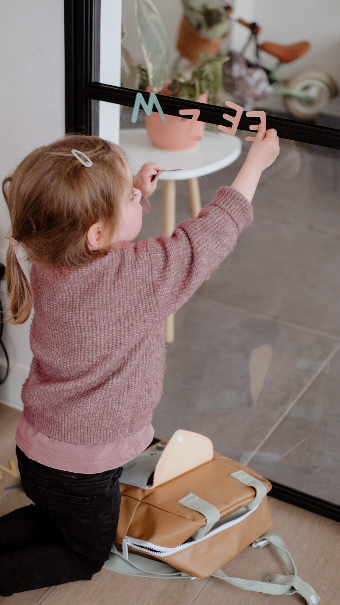 alphabet et cartable enfant