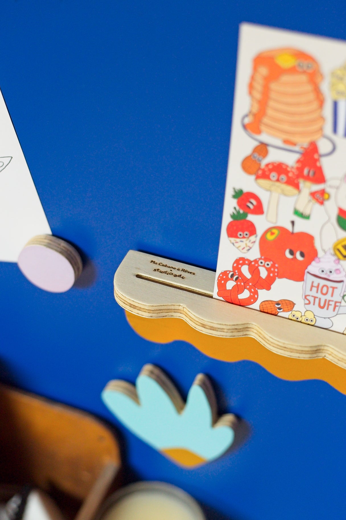 FLOT —  Porte-photos magnétique bois – Étagère déco murale