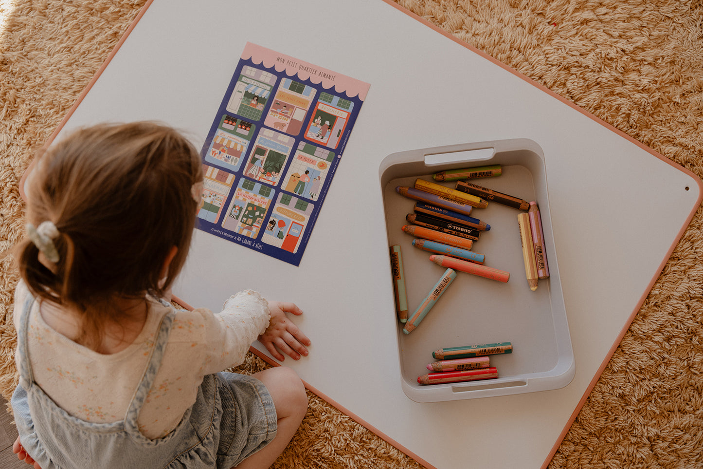 tableau blanc magnétique effaçable et crayons woody